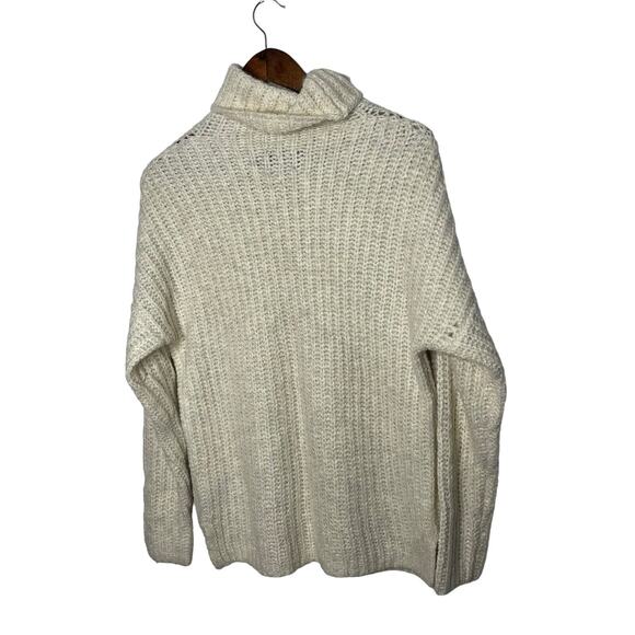 Abercrombie & Fitch sz M cream turtleneck sweater - Picture 2 of 2